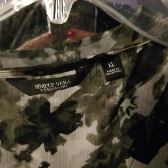 Vera wang ruffled sleeveless top - Picture 2 of 3